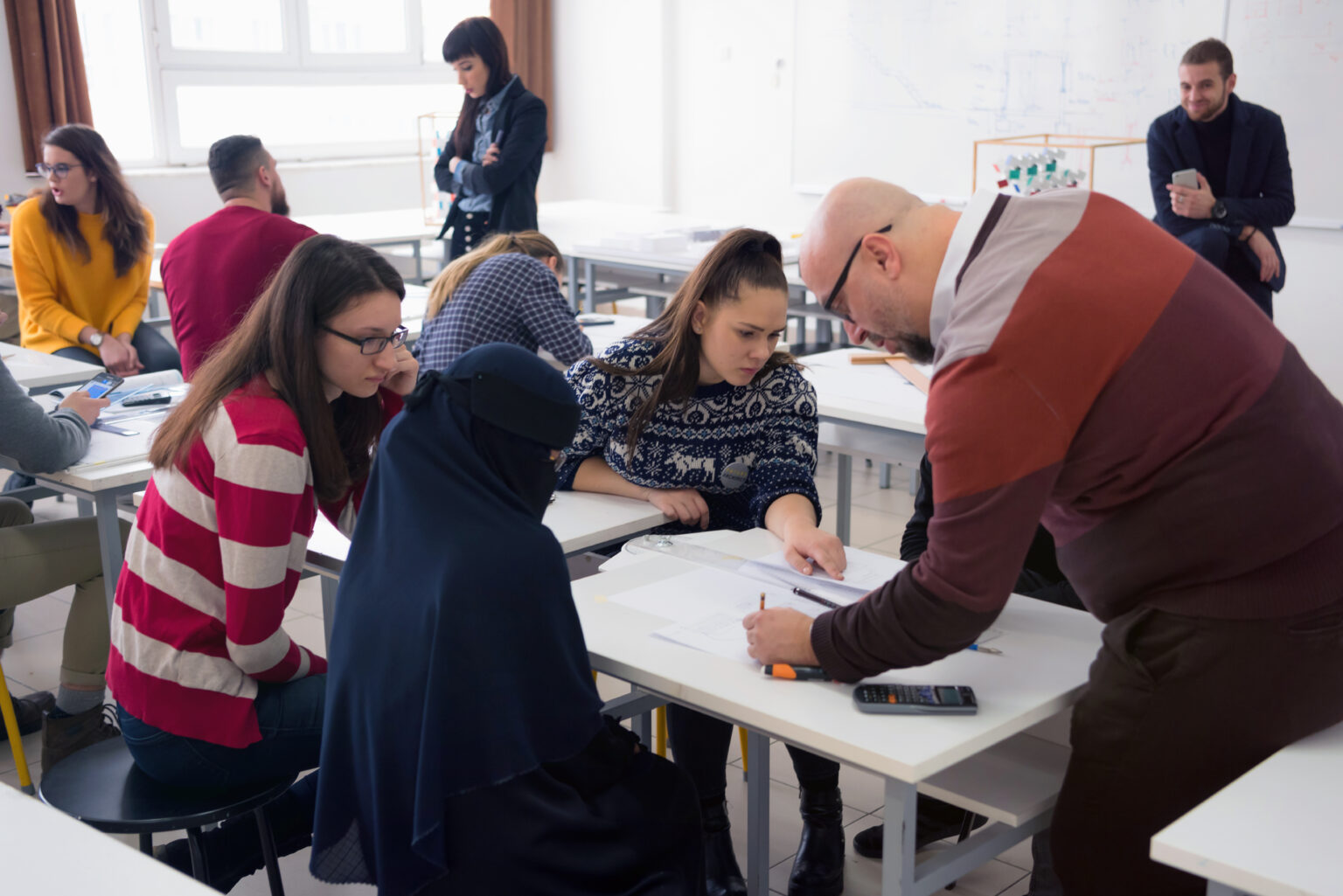 Teaching in a Multi-Level Class - Learn English With the Bible
